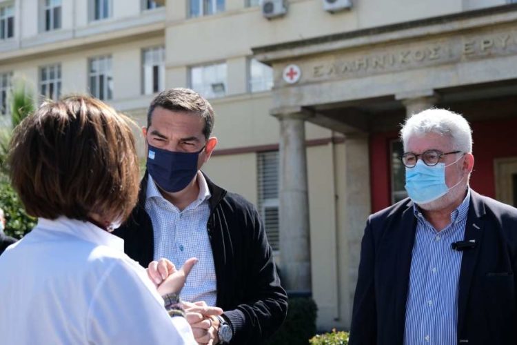 Τσίπρας από «Ερυθρό Σταυρό»: Εμπόλεμη κατάσταση στα νοσοκομεία