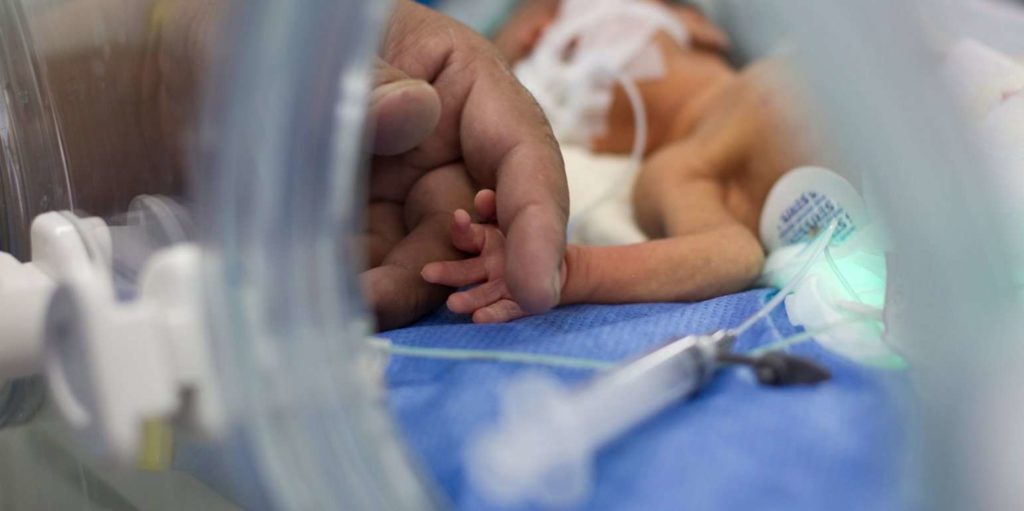 Στην Εντατική βρέφος πέντε ημερών με κορωνοϊό