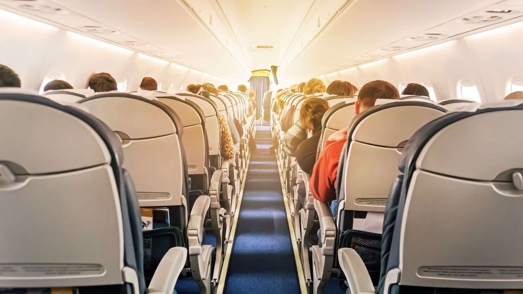 Το μεσαίο κάθισμα στα αεροπλάνα φτάνει στο τέλος του