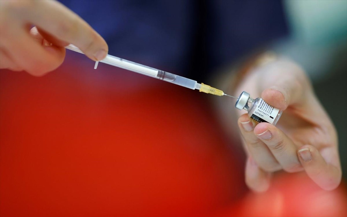 Βρετανία: Ασφαλείς οι συναντήσεις εμβολιασμένων