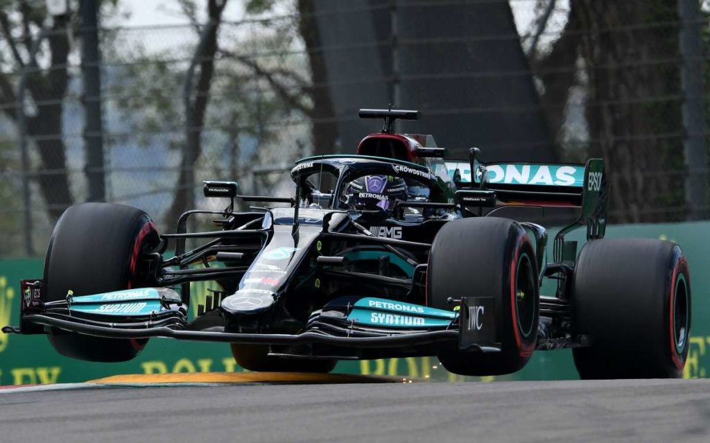 F1: 99η pole position για τον εκπληκτικό Λιούις Χάμιλτον!