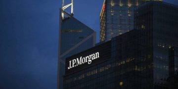 JP Morgan: H επενδυτική βαθμίδα στα τέλη του 2023 ή στις αρχές του 2024
