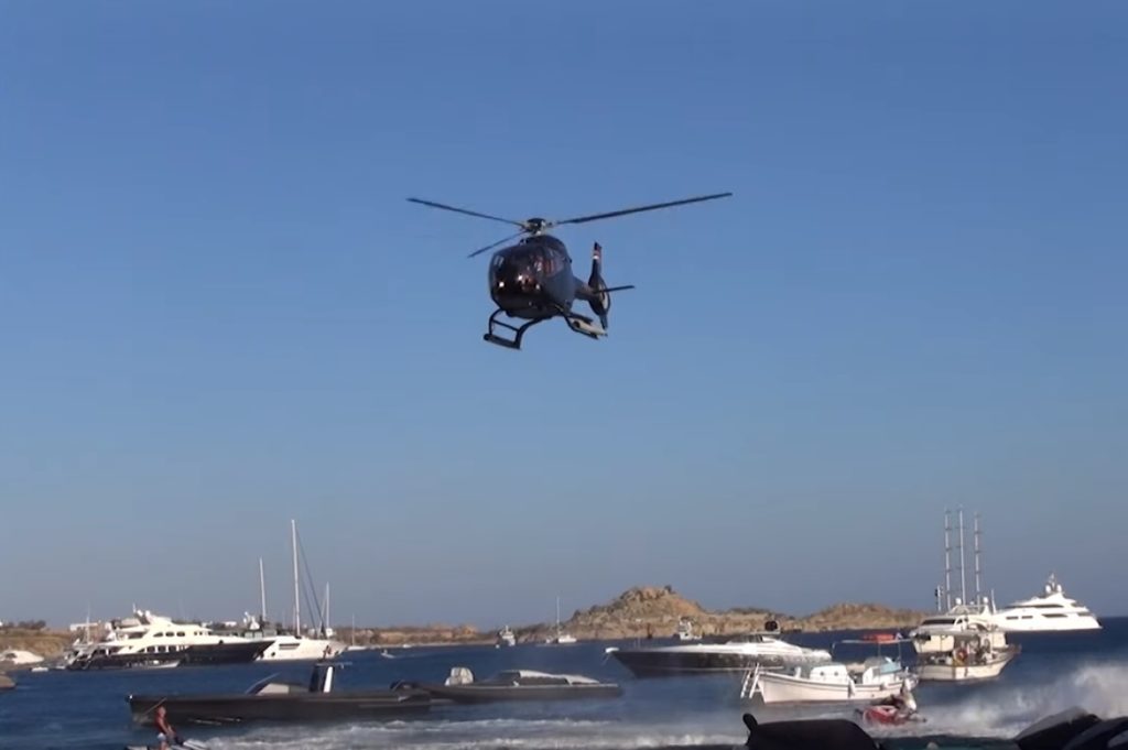 Πάσχα στο χωριό: Με κότερα και ελικόπτερα οι ευκατάστατοι στα νησιά