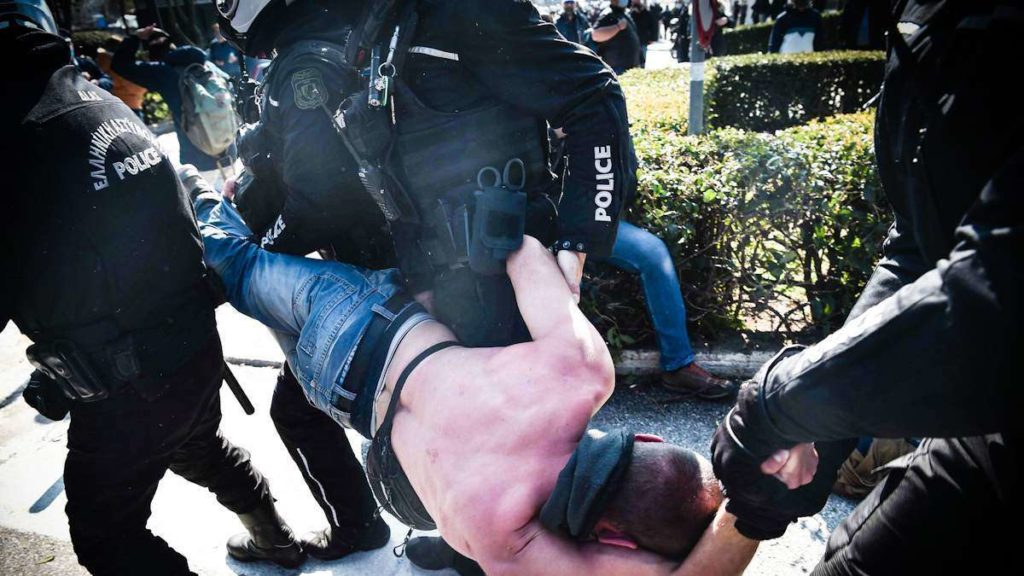 Αστυνομική βία: Αυτοκτόνησε εσύ και εγώ θα φωνάξω ασθενοφόρο