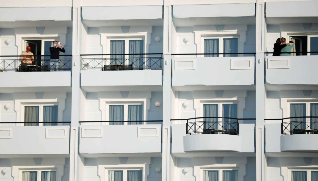 Το πείραμα της Ρόδου: 8 άτομα σε καραντίνα