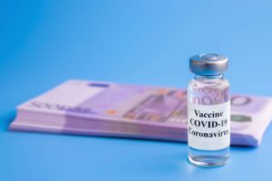 Κόντρα Μαξίμου - ΣΥΡΙΖΑ για τις πατέντες των εμβολίων