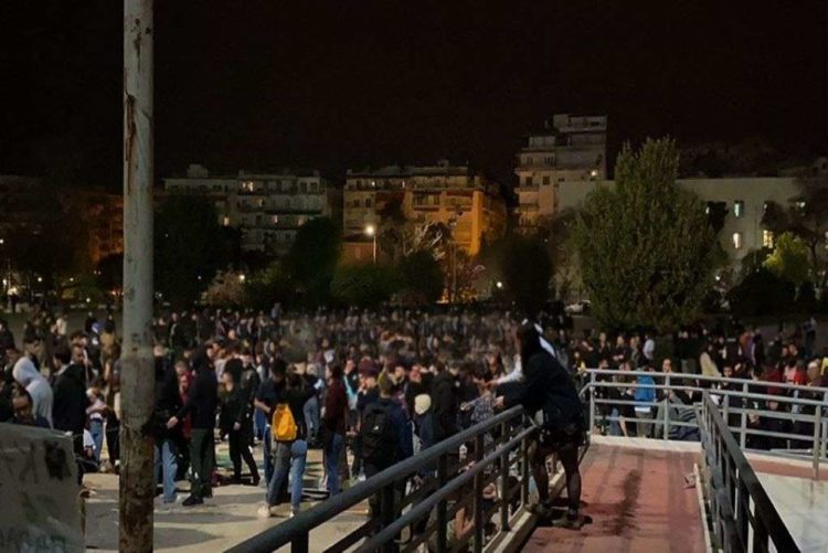 Θεσσαλονίκη: «Κορωνοπάρτι» με «1.000 άτομα» στο ΑΠΘ (Video)