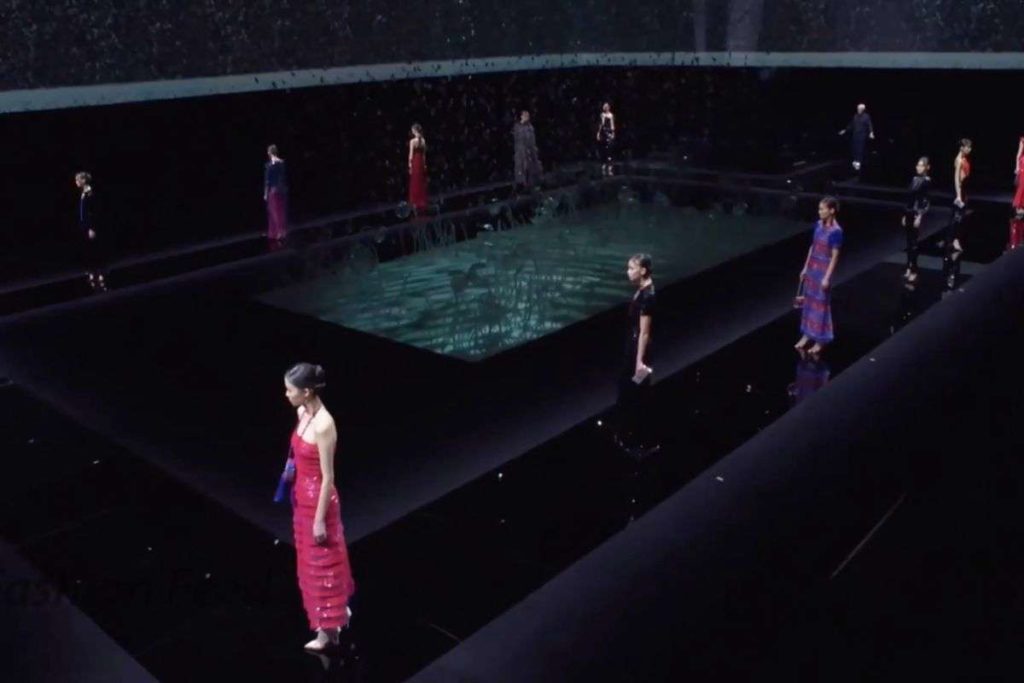 Armani και Prada υποστηρίζουν τον εμβολιασμό στην Ιταλία