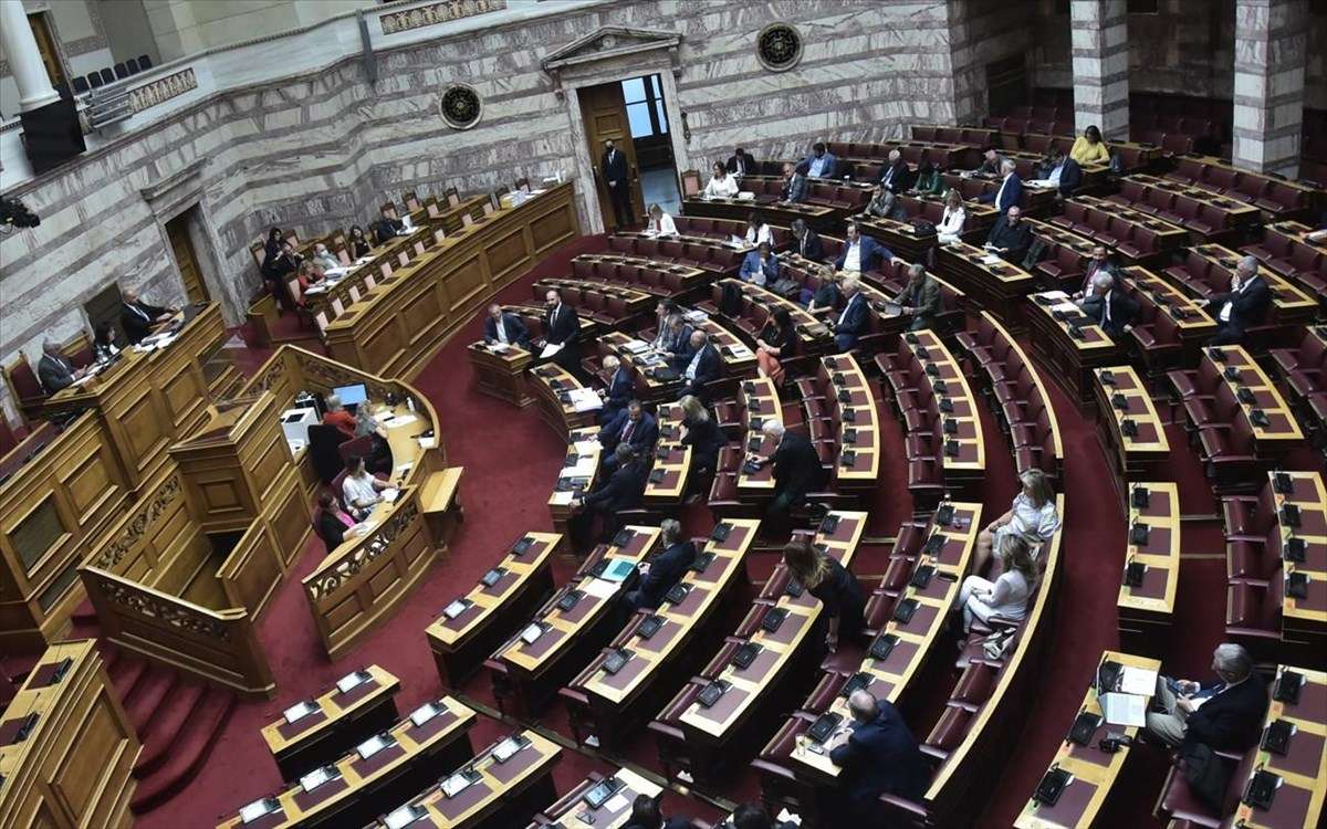 Εντάσεις στη Βουλή για την ψήφο των αποδήμων