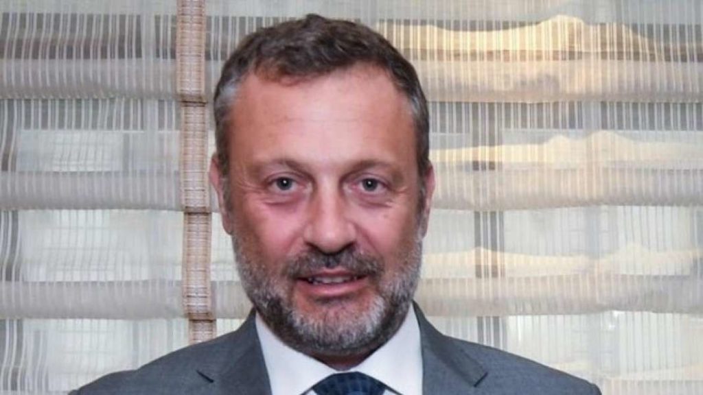 Ποιος συνδέει Χρυσικό και Καρυτινό;