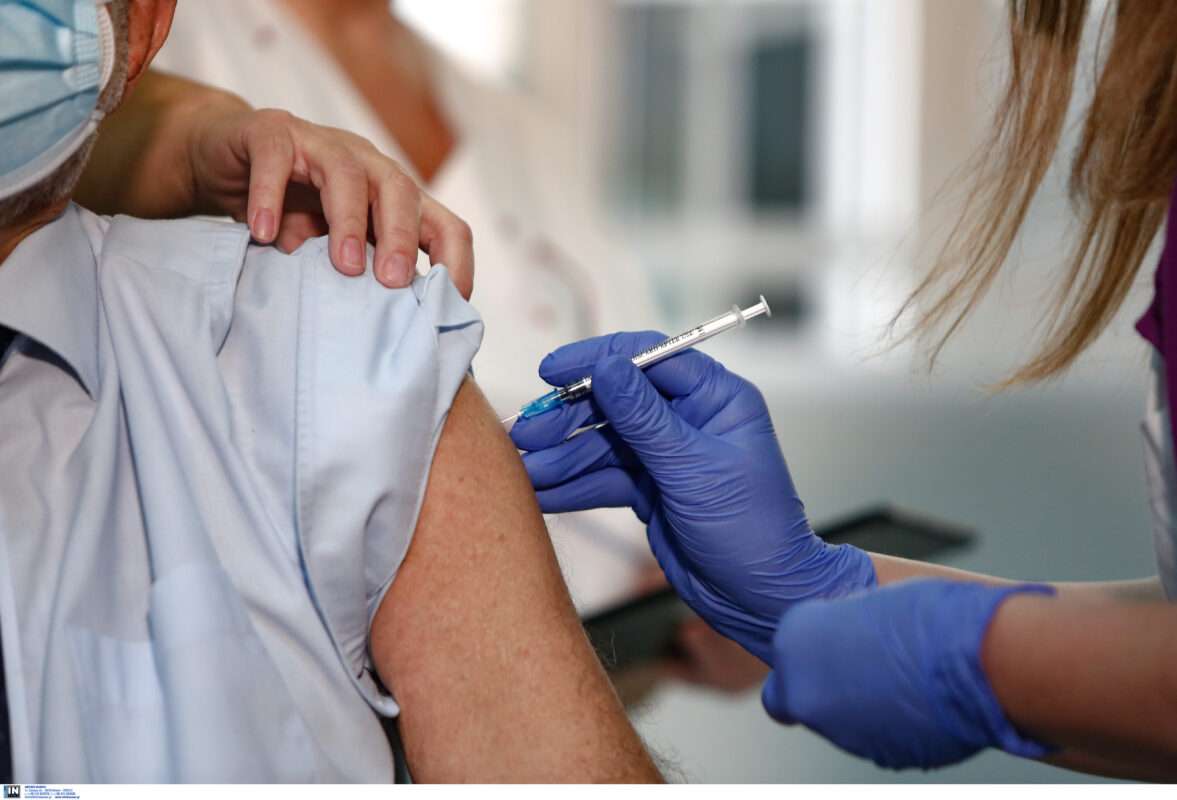 Εμβολιασμοί: Από Μ.Πέμπτη οι 40-44 με AstraZeneca-Μ. Σάββατο οι ηλικίες 45-49