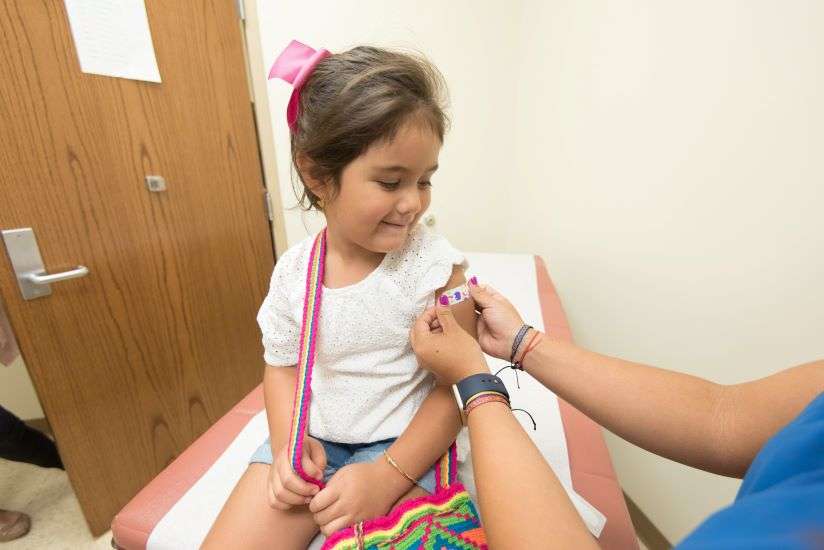 Ηλίας Μόσιαλος: Εμβολιασμός και παιδιά, τι ξέρουμε