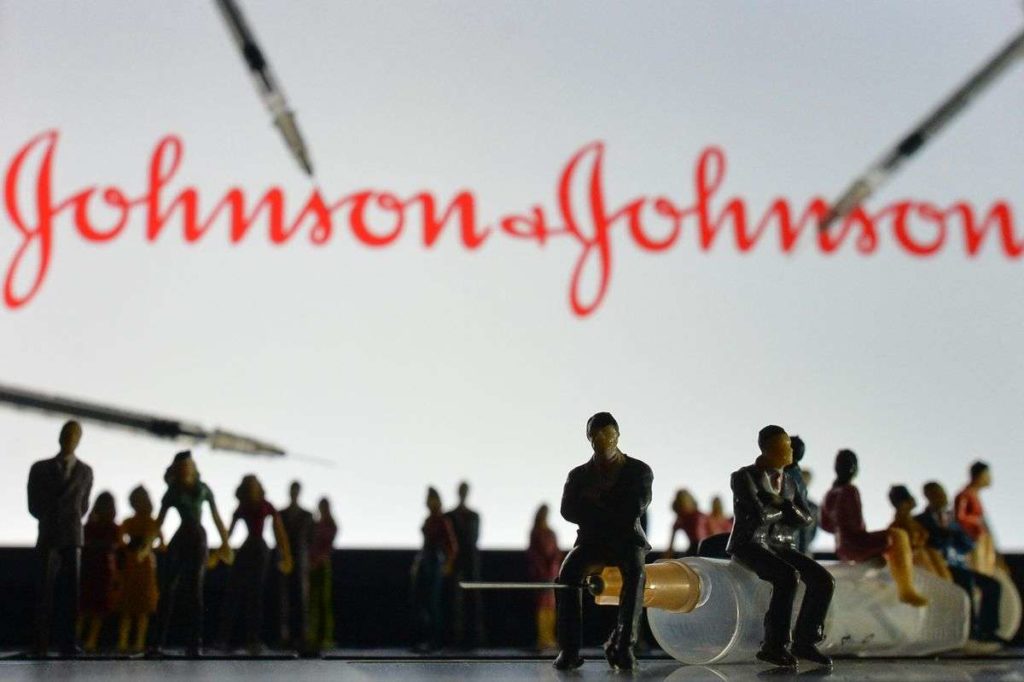 Εμβόλια AstraZeneca και Johnson & Johnson: Τα περιστατικά θρομβώσεων που ανησυχούν