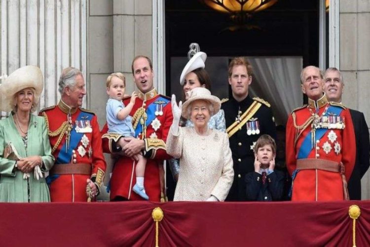 Γιατί η βασίλισσα Ελισάβετ έχει γενέθλια δύο φορές τον χρόνο;