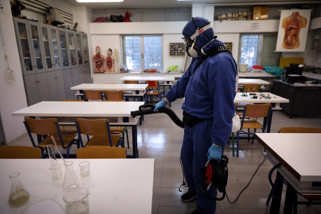 Σχολεία: Έκτακτη σύσκεψη απόψε των λοιμωξιολόγων για το άνοιγμα