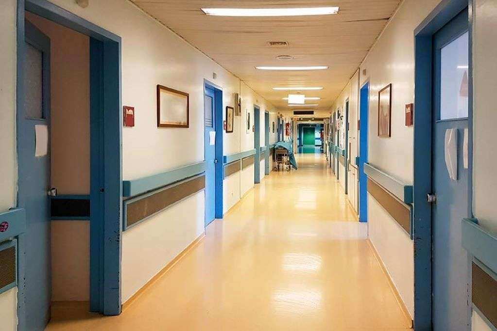 76χρονος έπεσε από τον 4ο όροφο γνωστού νοσοκομείου στη Μεσογείων