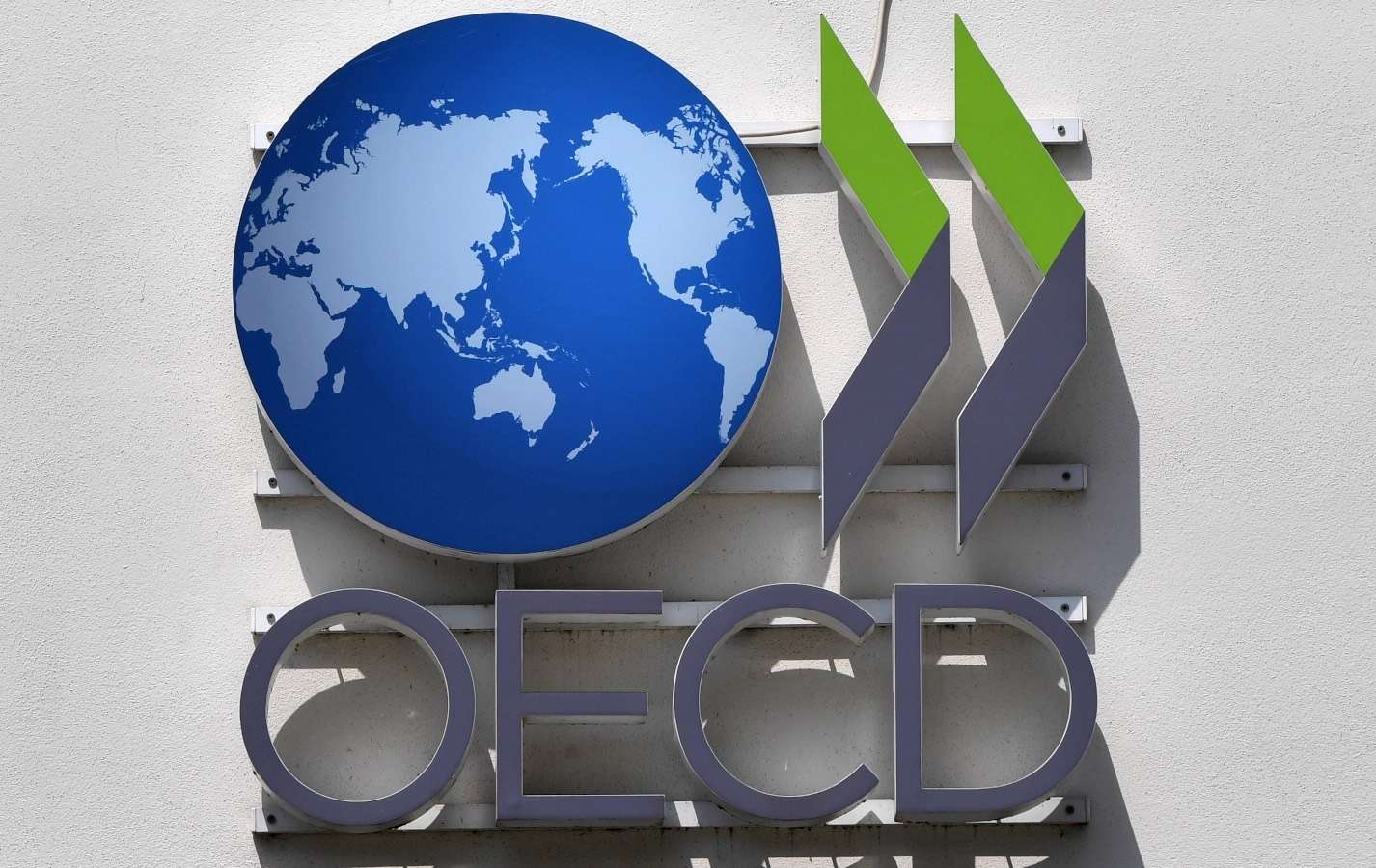 ΟΟΣΑ: Ανάπτυξη 2,2% στην Ελλάδα το 2023 - Επενδυτική βαθμίδα μόνο με δημοσιονομική πειθαρχία