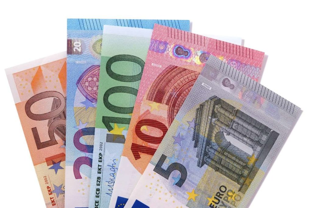 Πόσο μειώθηκαν οι μισθοί το 2020 εν μέσω πανδημίας