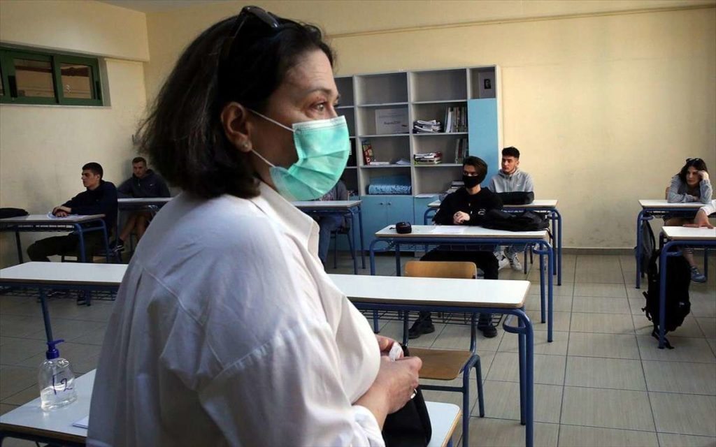 Κορωνοϊός: Τριπλασιάστηκαν τα κρούσματα στα Λύκεια