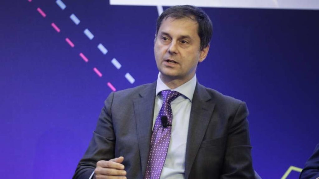Θεοχάρης: Kατά προτεραιότητα ο εμβολιασμός των εργαζομένων στον τουρισμό