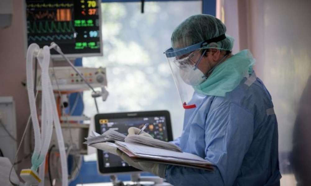 Τζανάκης: Πρόβλεψη για 2.000-2.200 κρούσματα μετά την Κυριακή του Θωμά