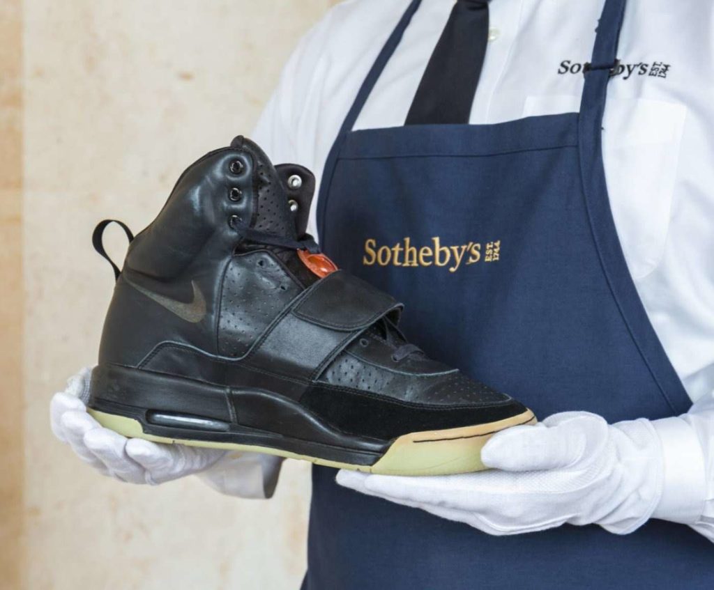 Τα sneakers του Κάνιε Γουέστ που πωλούνται 1 εκατ. δολάρια!