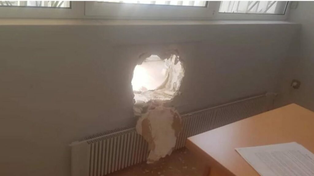 Θύμα διάρρηξης ο Ευκλείδης Τσακαλώτος: Μπήκαν στο γραφείο του