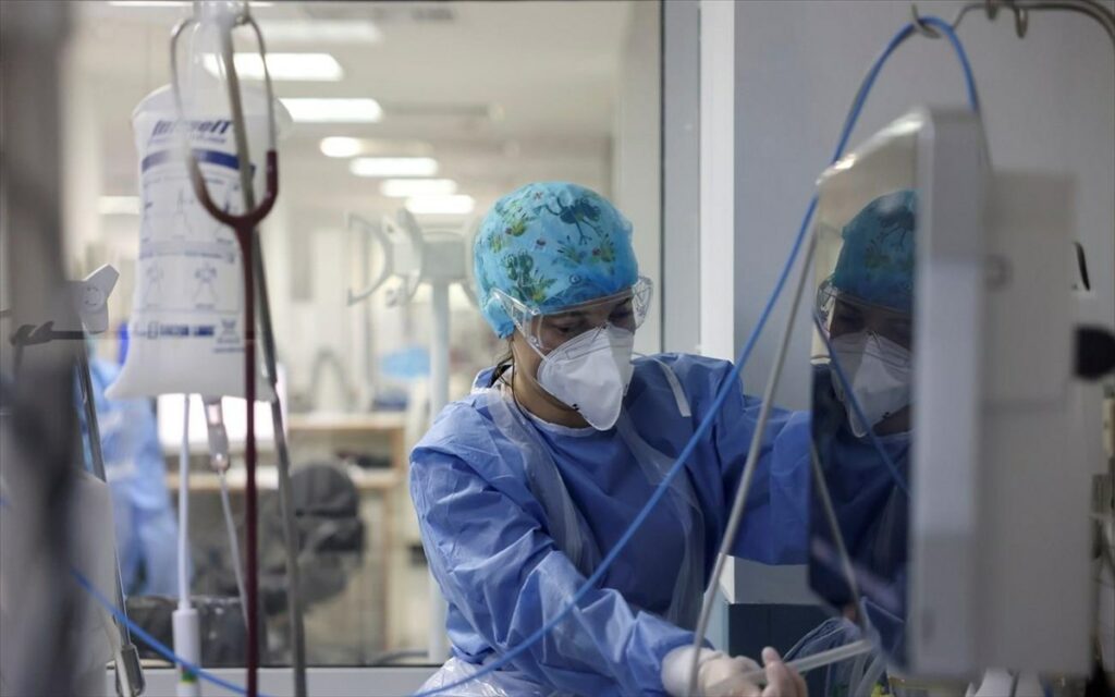 Κορωνοϊός: 16χρονος διασωληνώθηκε στον Έρυθρο χωρίς υποκείμενα νοσήματα