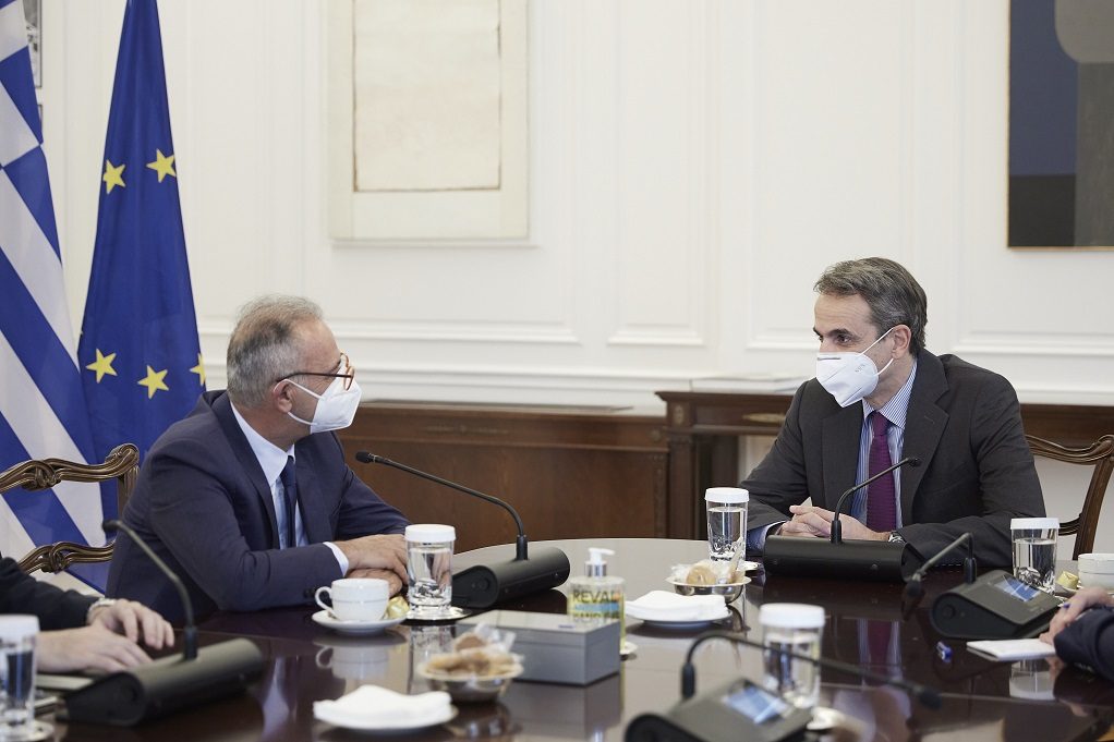 Εμβολιασμός και Covid μονοπώλησαν τη συζήτηση Νεοφύτου - Μητσοτάκη