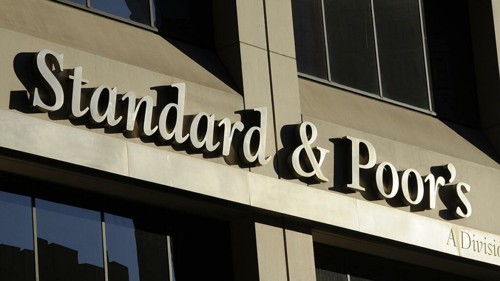 S&P: Η Ελλάδα μπορεί να απορροφήσει μια αύξηση επιτοκίων παγκοσμίως