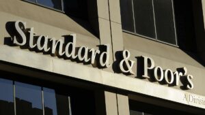 S&P: Η Ελλάδα μπορεί να απορροφήσει μια αύξηση επιτοκίων παγκοσμίως