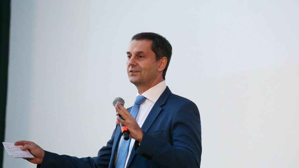 θεοχαρης για Γερμανια