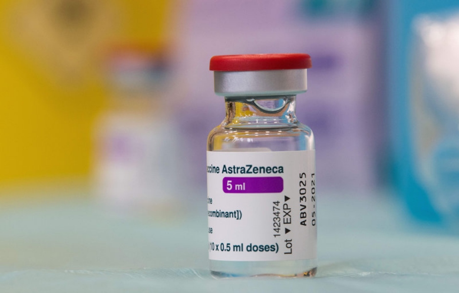 AstraZeneca: Έκτακτη σύσκεψη της Επιτροπής Εμβολιασμών για τα ηλικιακά όρια