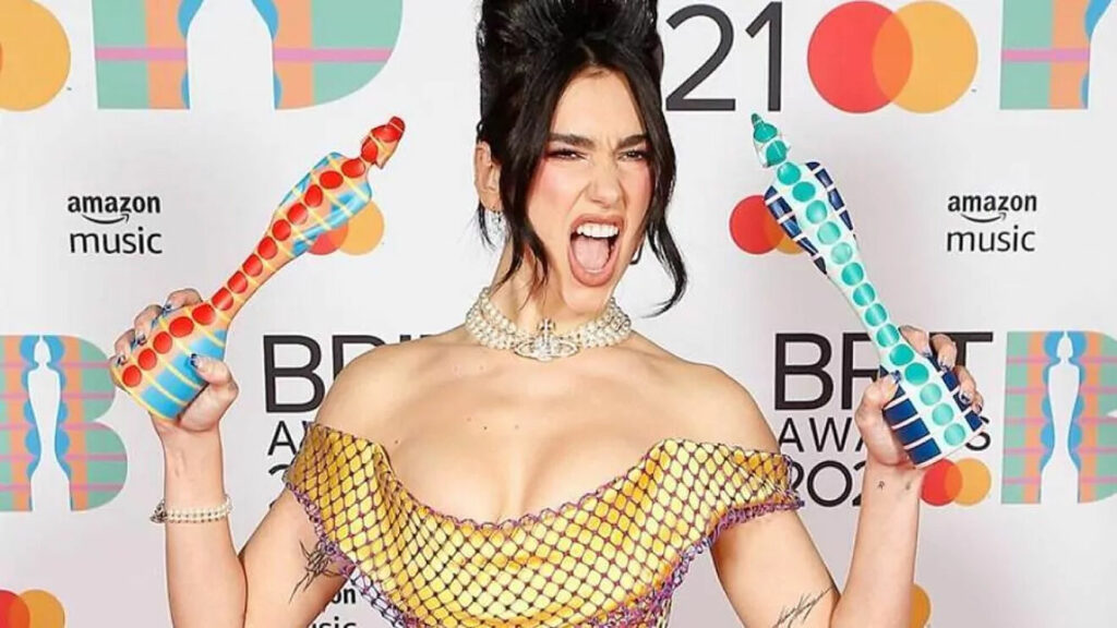 Μουσικα Βραβεία BRIT 2021: Taylor Swift, Dua Lipa, The Weeknd έφυγαν με βραβεία