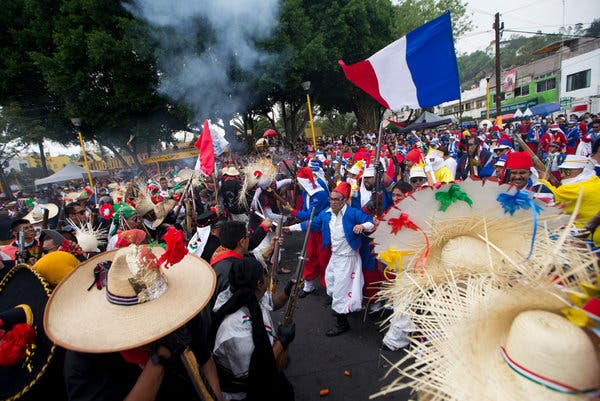 Το Cinco de mayo γιορτάζεται με διάφορες φολκορικές εκδηλώσεις όπως μουσική mariachi, χορευτικά συγκροτήματα, μεξικάνικο φαγητό και μπύρα