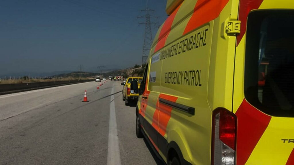 Μετέφεραν παράνομους μετανάστες με ασθενοφόρο
