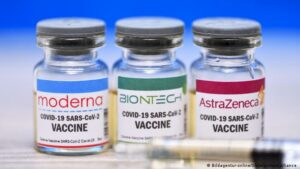BioNTech: «Δεν χρειάζεται η προσαρμογή του εμβολίου στις νέες μεταλλάξεις»