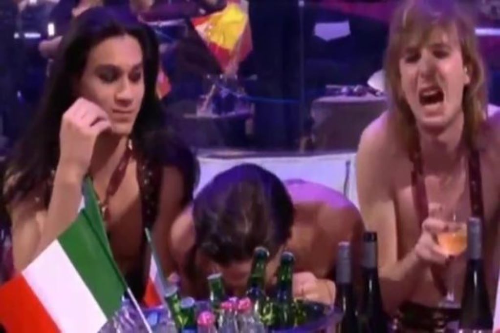eurovision-2021-ekane-chrisi-kokainis-sti-skini-o-italos-nikitis-vinteo7
