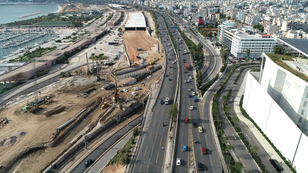 Οι σκουριασμένες μπετόβεργες της παραλιακής 