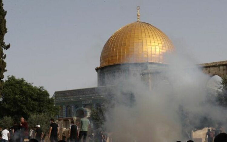 Συγκρούσεις Παλαιστινίων - Ισραηλινών έξω από το τέμενος στην Ιερουσαλήμ