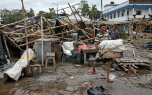 Ινδία: Τέσσερις νεκροί ενώ πλησιάζει τη χώρα ο κυκλώνας Tauktae