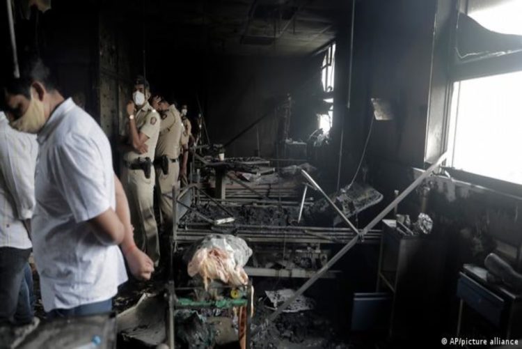 Ινδία: Τραγωδία με 18 νεκρούς από πυρκαγιά σε ΜΕΘ νοσοκομείου για COVID-19