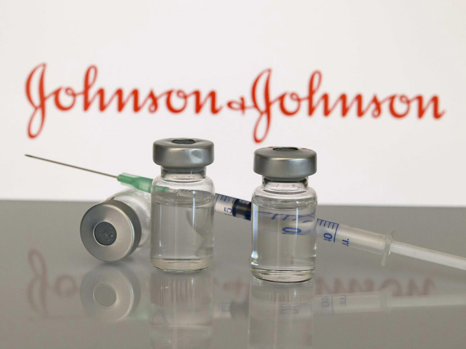 Johnson & Johnson: Δεν εκπληρώνει τις δεσμεύσεις της για την προμήθεια εμβολίων