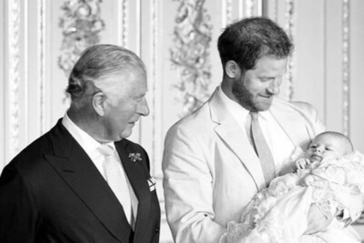 Ο πρίγκιπας Κάρολος έχει συναντηθεί μόνο δύο φορές με τον εγγονό του, Άρτσι