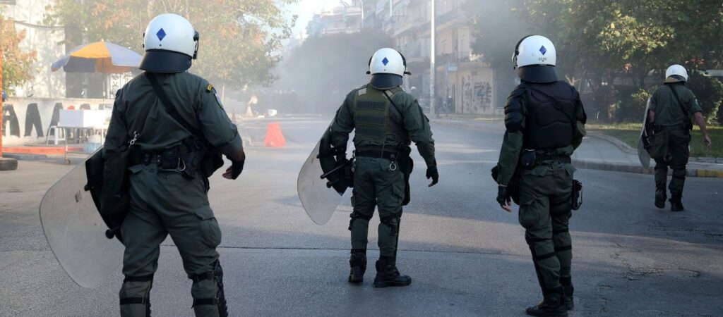 Μαχαιρώματα και τραυματίες πριν το Πανιώνιος-Ηλιούπολη!
