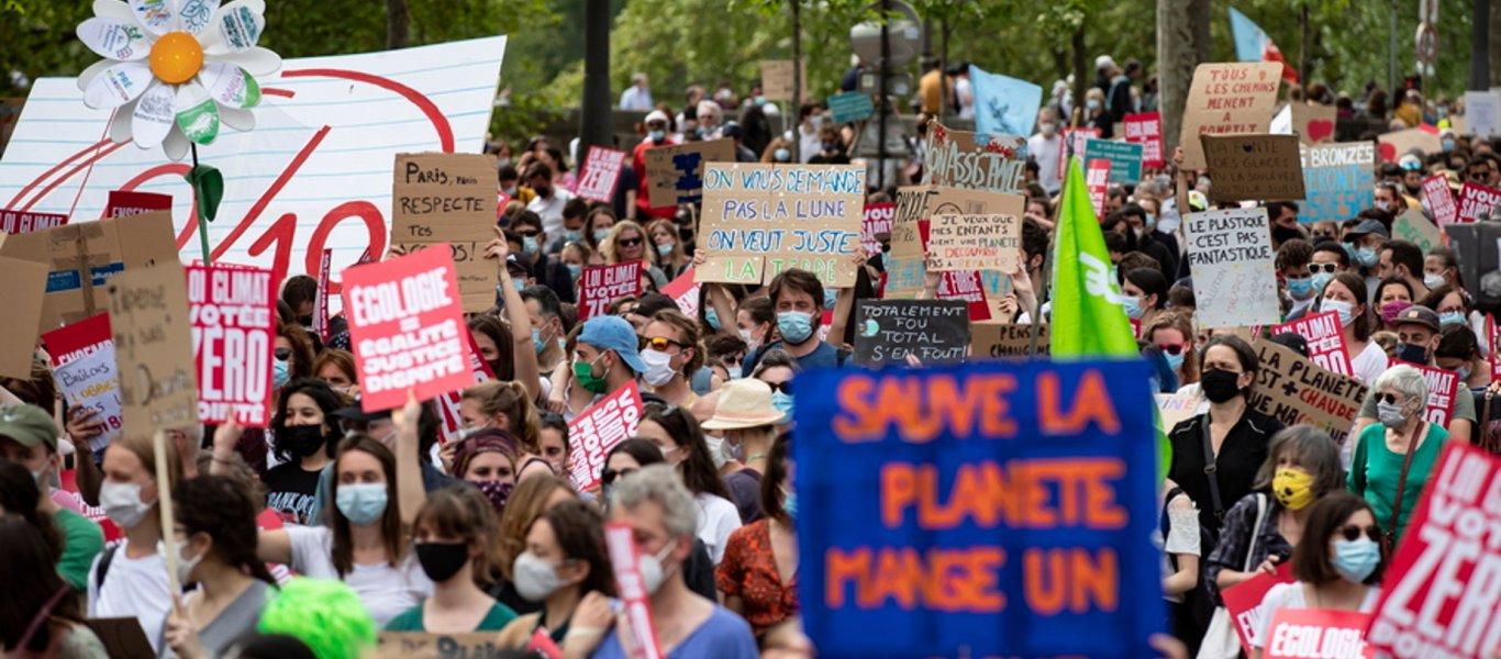 Χιλιάδες πολίτες διαδήλωσαν για το κλίμα στο Παρίσι