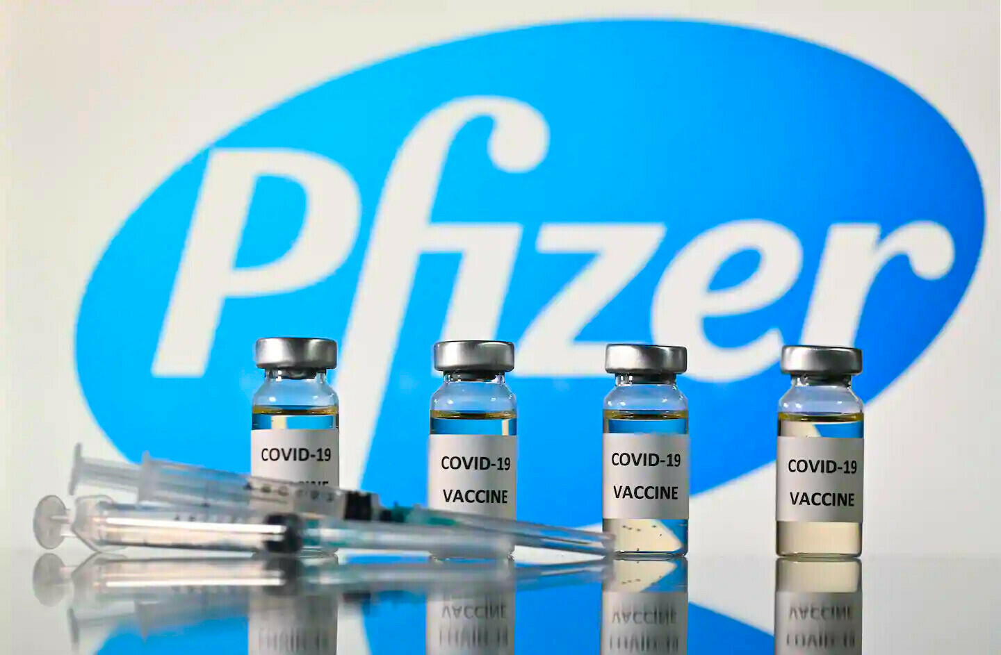 Pfizer: Το εμβόλιο έχει μειωμένη αποτελεσματικότητα με τον χρόνο
