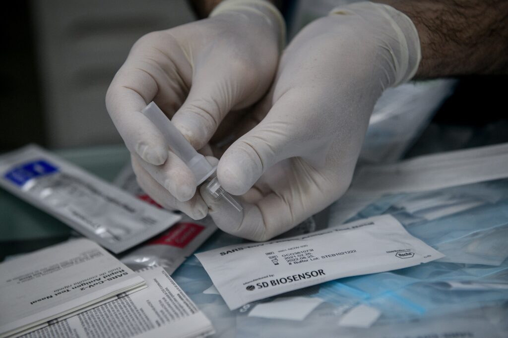 ÎÅÊÉÍÇÓÅ ÓÇÌÅÑÁ ÓÔÁ ÖÁÑÌÁÊÅÉÁ Ç ÄÙÑÅÁÍ ÄÉÁÍÏÌÇ ÔÙÍ SELF TEST ÓÅ ÊÁÈÇÃÇÔÅÓ ÊÁÉ ÌÁÈÇÔÅÓ (ÔÁÔÉÁÍÁ ÌÐÏËÁÑÇ/ EUROKINISSI)