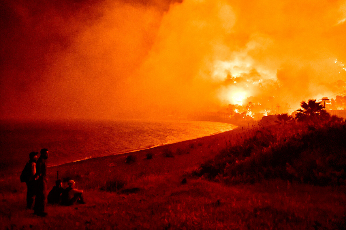 Μάχη με τις φλόγες : Φωτιές σε Καστοριά, Αχαϊα, Αρκαδία και Λάρισα