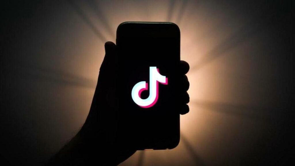 η επιρροή του TikTok στις νέες γενιές